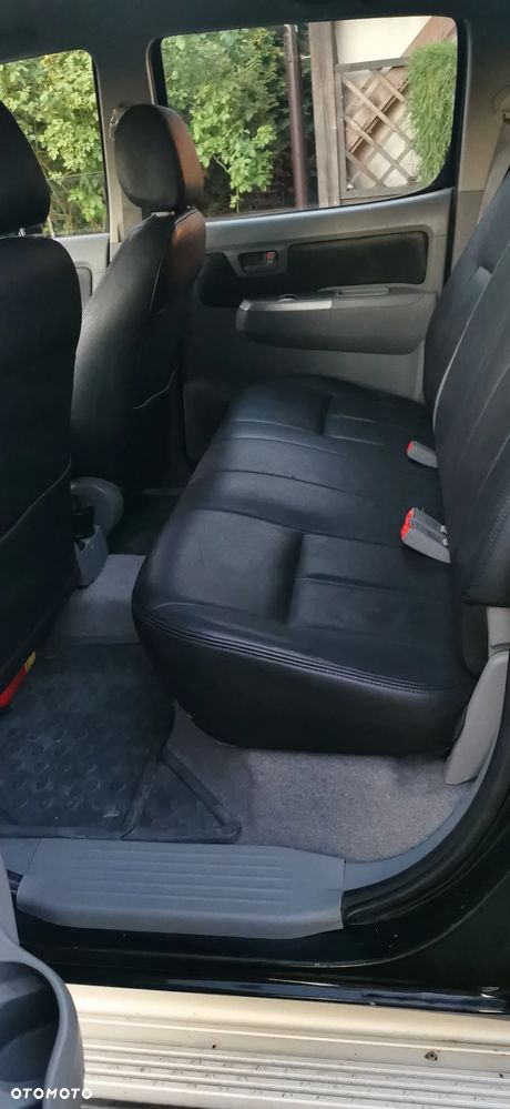 Toyota Hilux 2.5 D-4D DLX + - 7