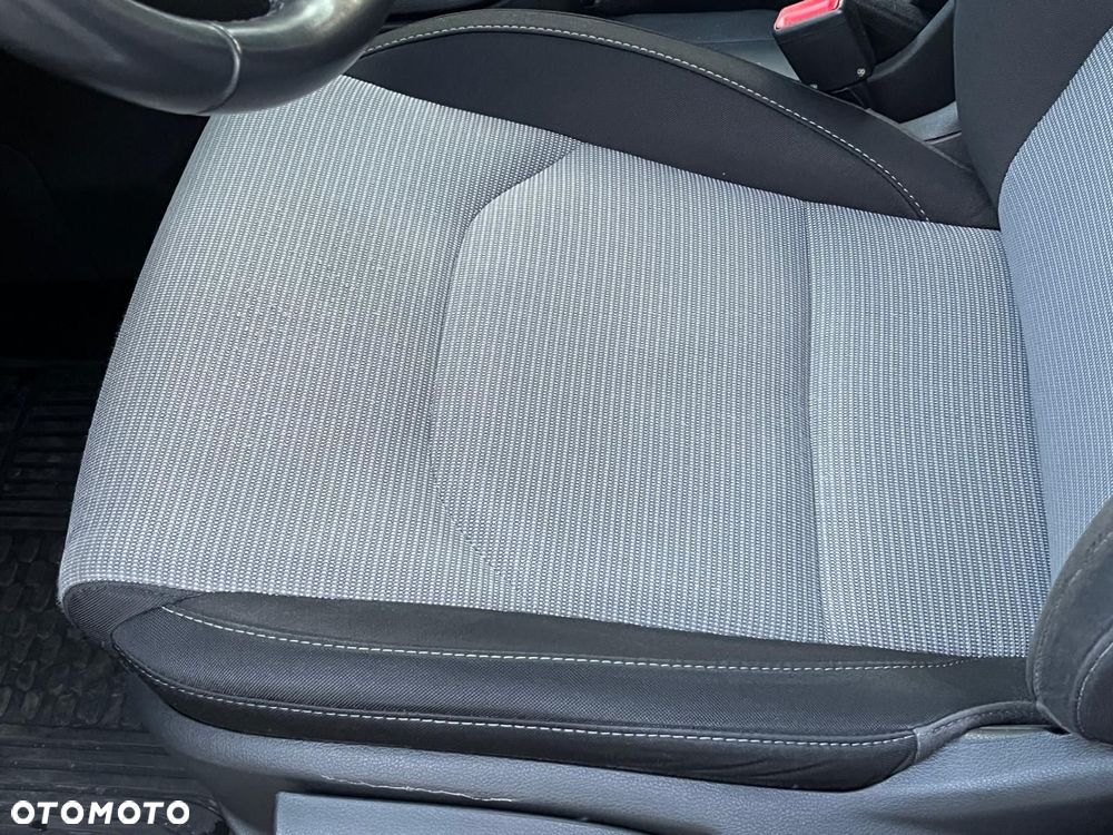 Hyundai i30 1.6 D Classic + - 19