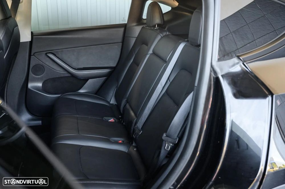 Tesla Model Y Long Range Dual Motor AWD - 28
