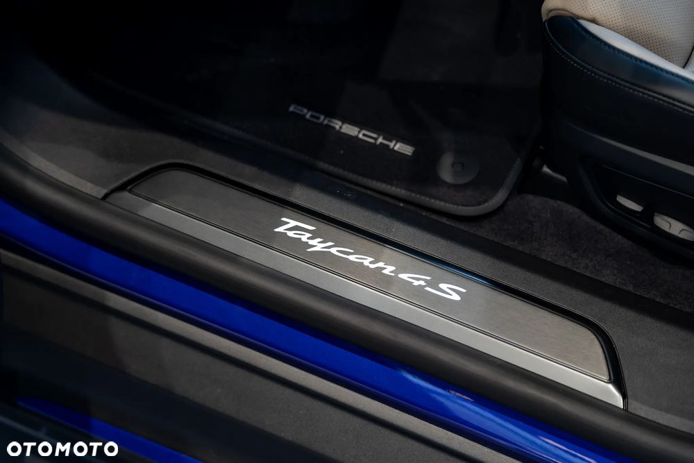 Porsche Taycan 105kWh 4S Black Edition - 23