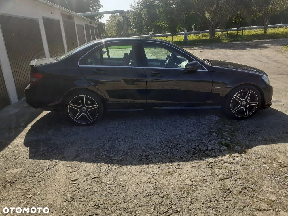 Mercedes-Benz Klasa C 350 CGI BlueEff Avantgarde - 2
