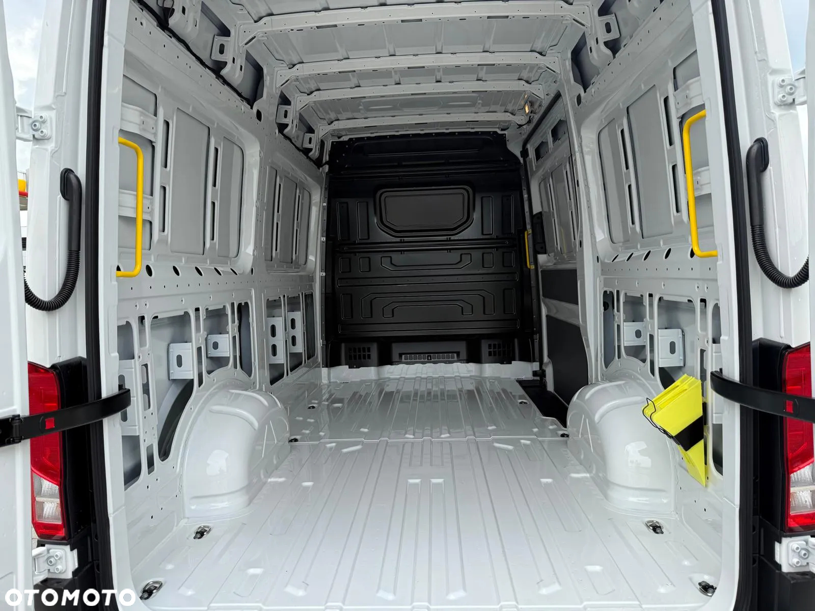 Volkswagen Crafter - 32