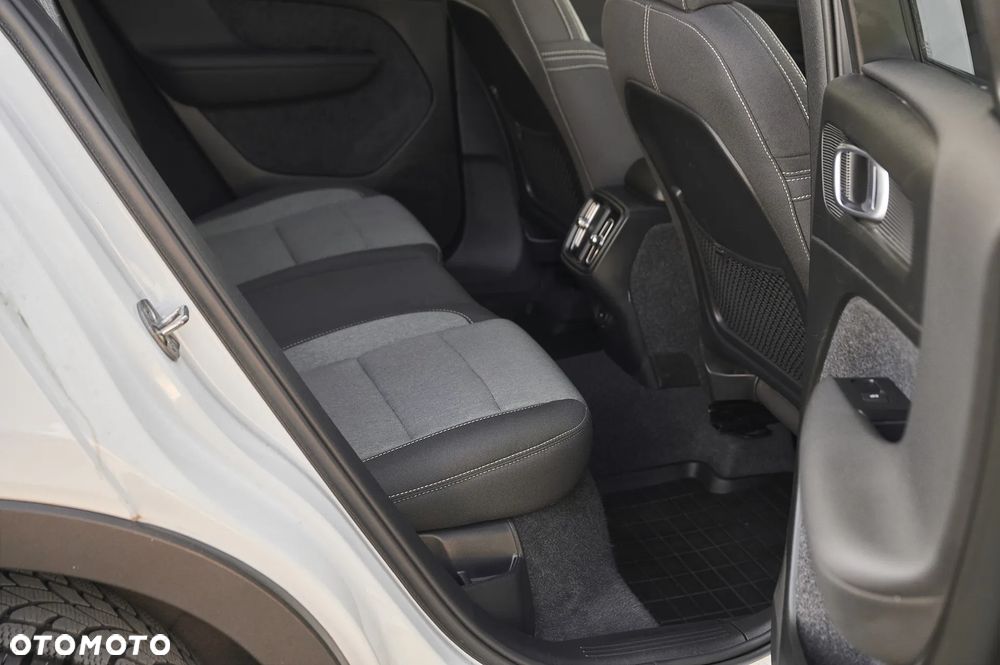 Volvo XC 40 T3 Momentum Pro - 33