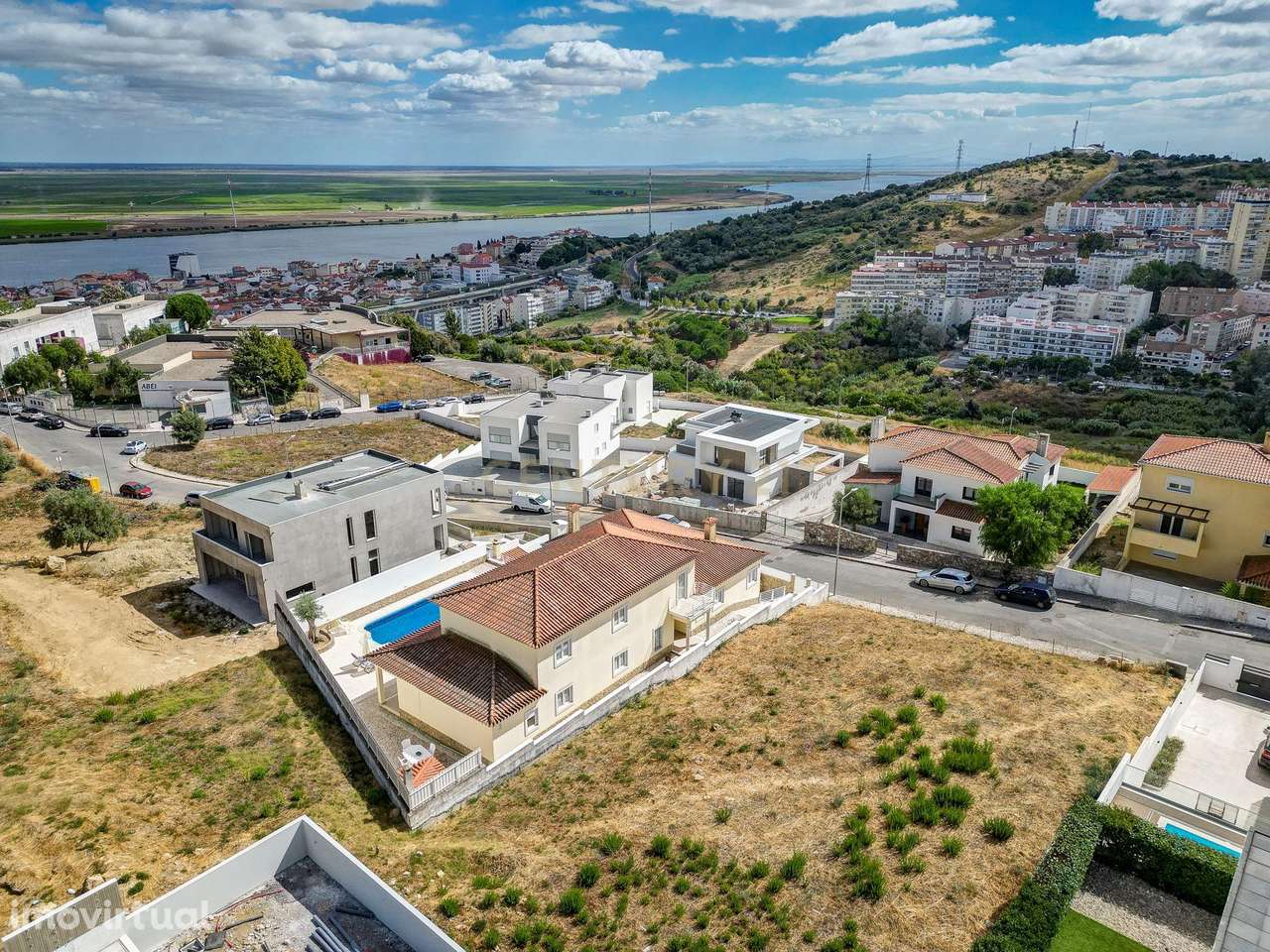 Moradia T6 com piscina e vista deslumbrante sobre o Rio Tejo, localiza - Grande imagem: 2/17