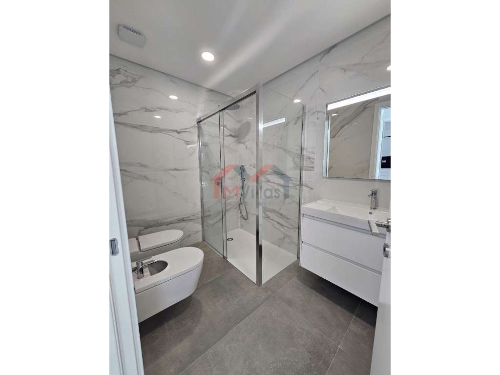 Apartamento T1 de Luxo com piscina e garagem perto da Marina - Vila... - Grande imagem: 5/17