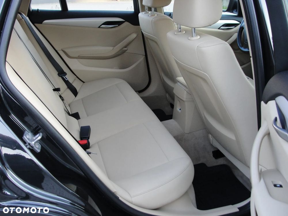 BMW X1 sDrive18d xLine - 31