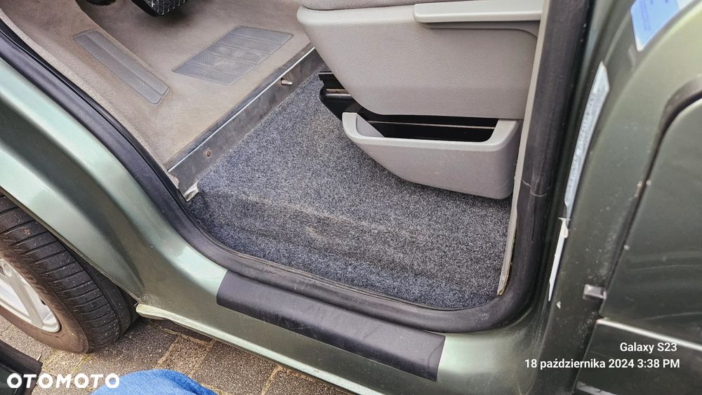 Volkswagen Caravelle - 34