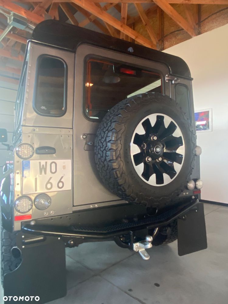 Land Rover Defender - 20