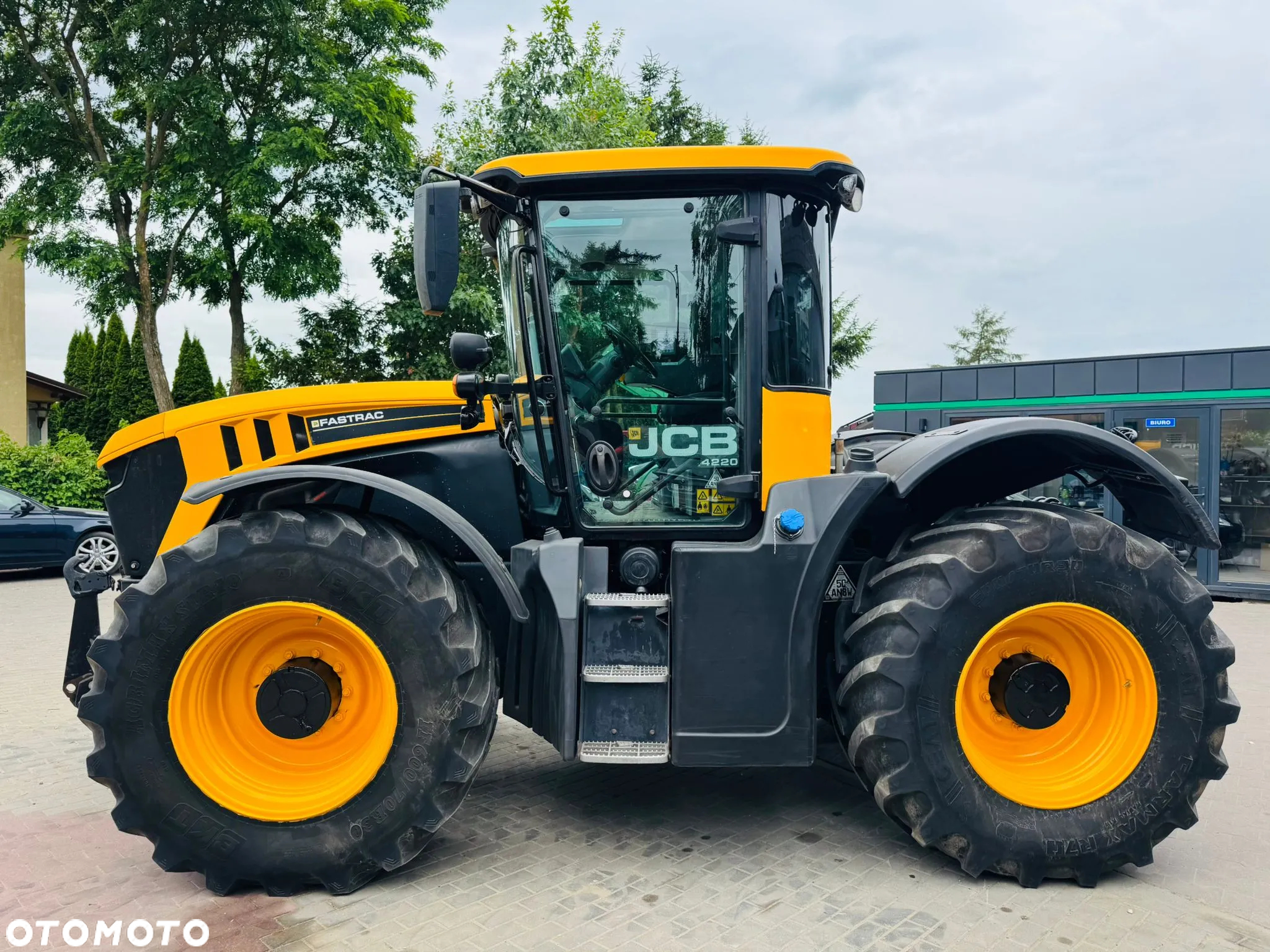 JCB 4220 - 9