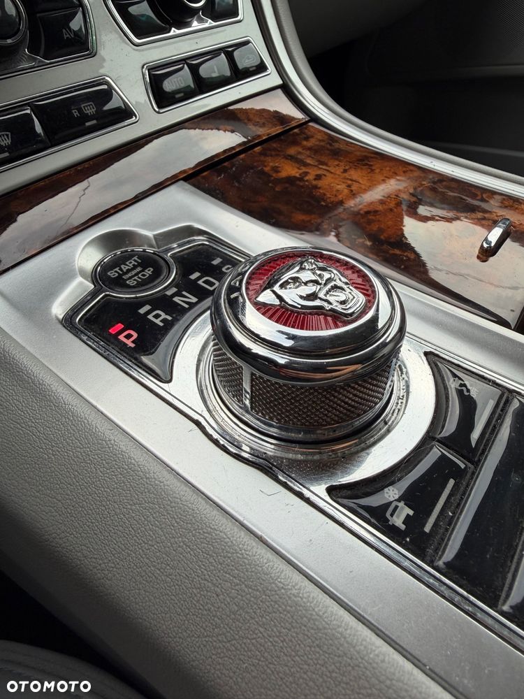 Jaguar XF 2.0 T Premium Luxury - 30