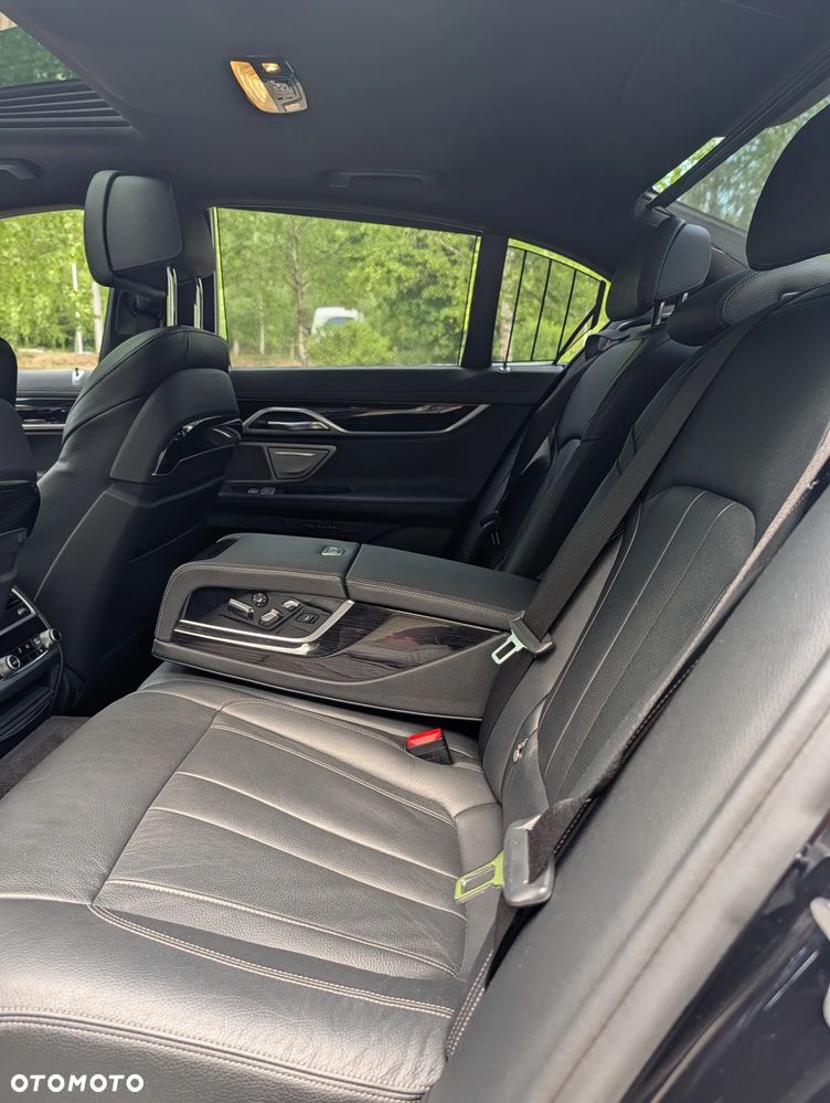 BMW Seria 7 740i - 19