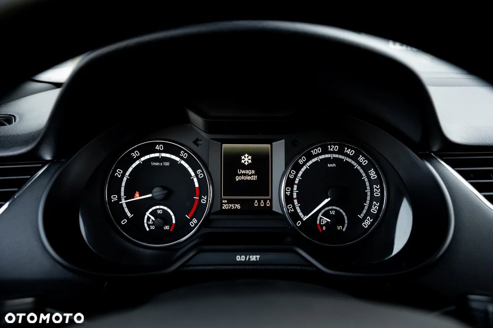 Skoda Octavia 2.0 TSI (Green tec) DSG RS - 32