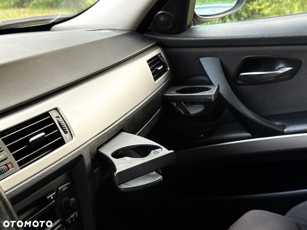BMW Seria 3 320i - 30