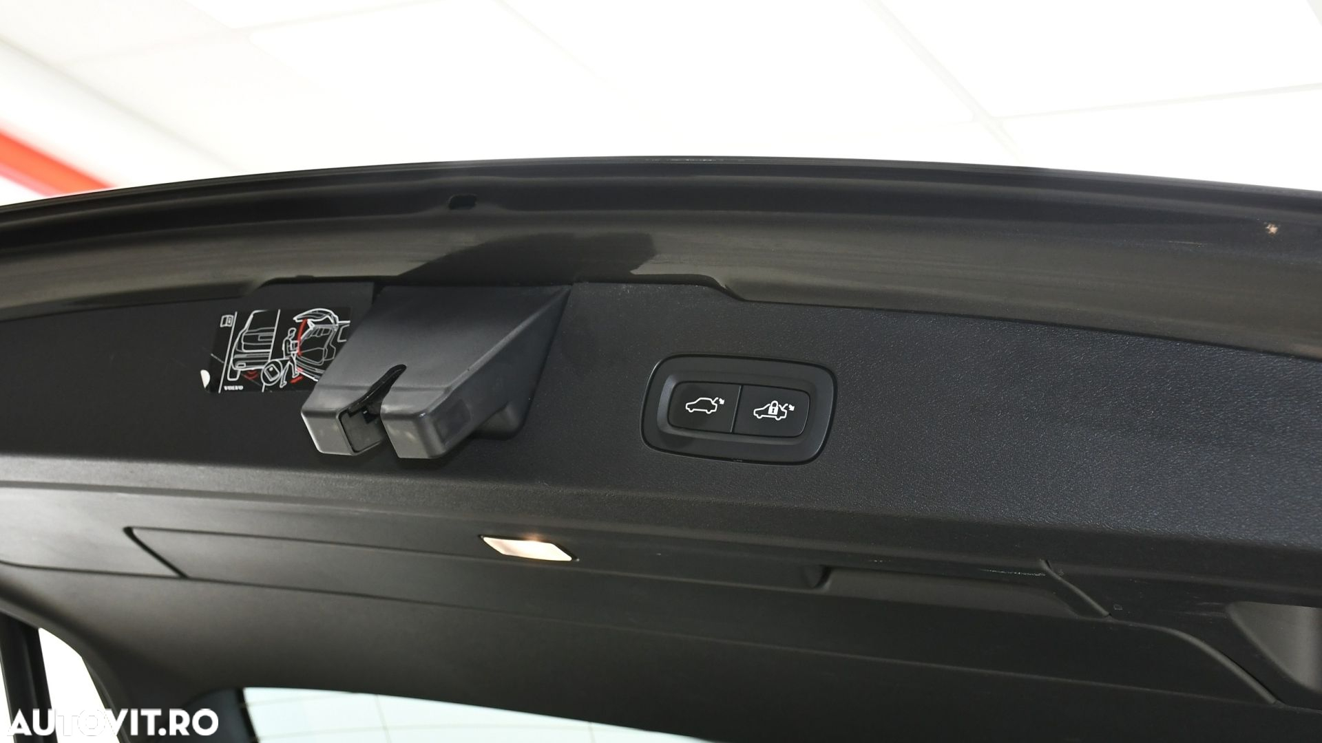 Volvo V60 T6 AWD Recharge Geartronic Inscription - 31