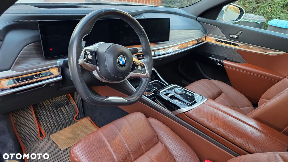 BMW Seria 7 740d xDrive - 23
