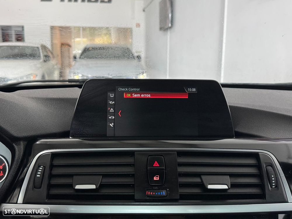 BMW 330 e iPerformance Pack M - 30