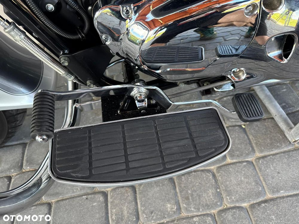 Suzuki Intruder - 17