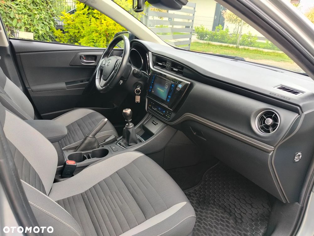Toyota Auris 1.6 Selection - 7