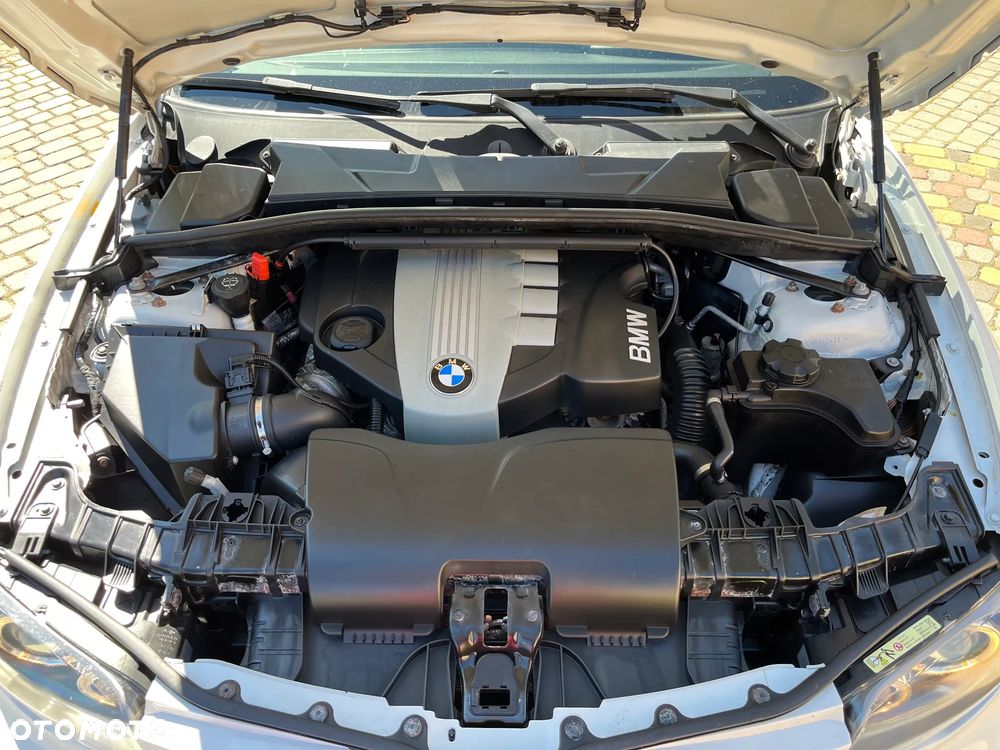 BMW Seria 1 123d DPF - 15