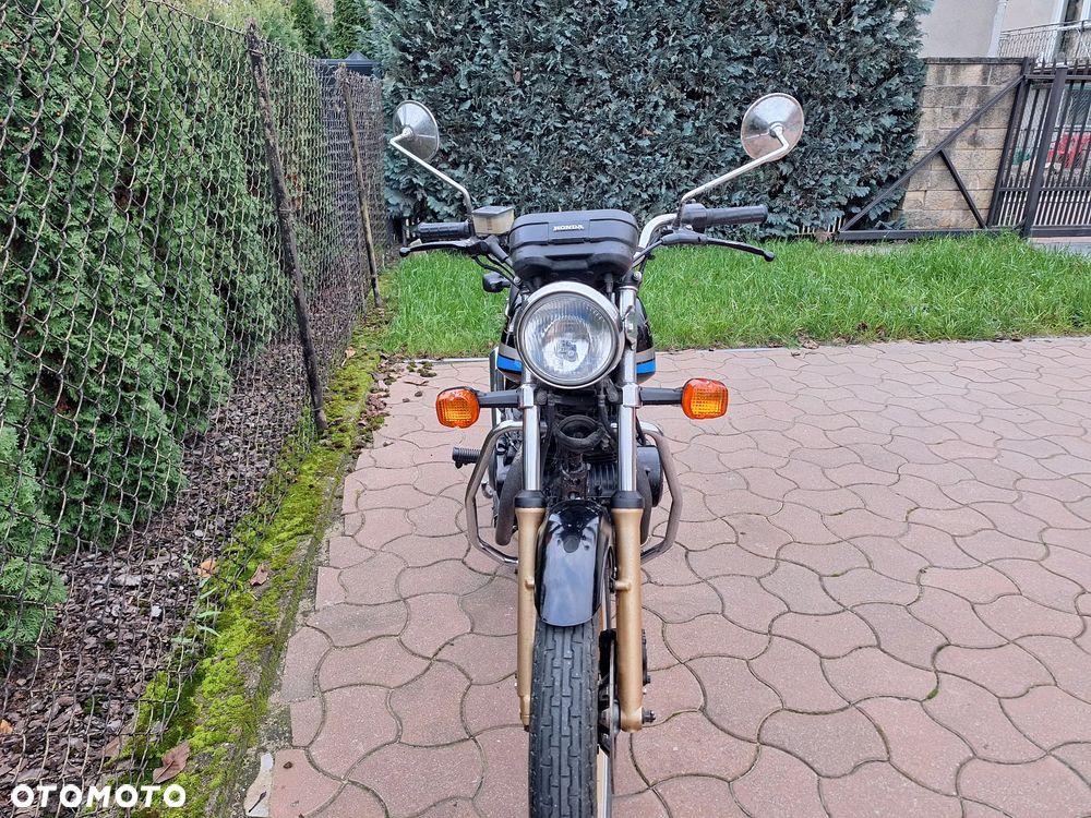 Honda CB - 2
