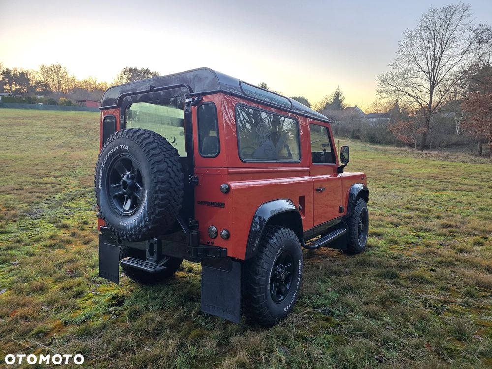 Land Rover Defender - 8