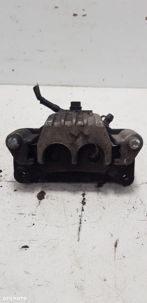 SYM GTS EVO 300i Tylny Zacisk Hamulcowy - 3