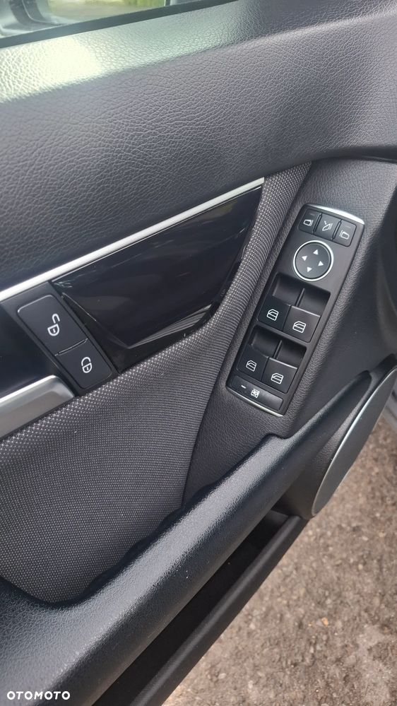 Mercedes-Benz Klasa C 180 CGI BlueEFFICIENCY - 12