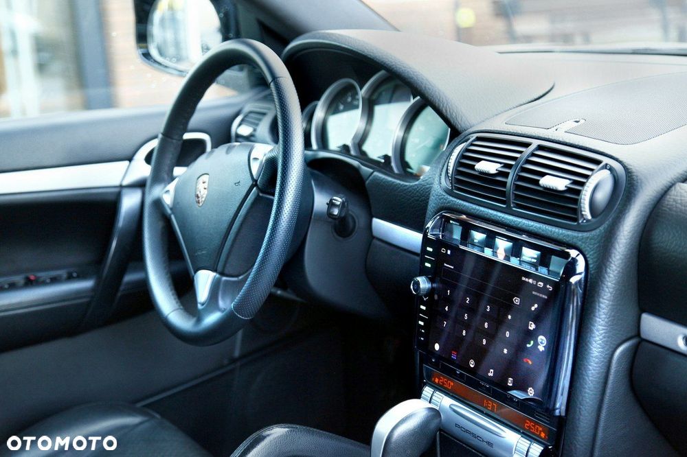 Porsche Cayenne - 8
