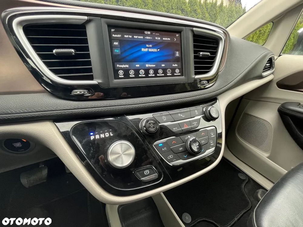 Chrysler Pacifica - 17