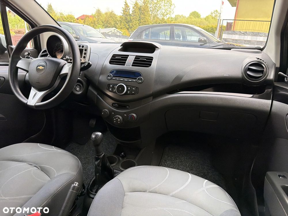 Chevrolet Spark 1.0 LT - 23
