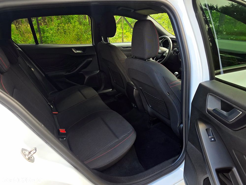 Ford Focus 1.5 EcoBoost ST-Line - 10