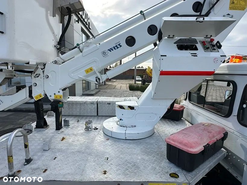 Land Rover Defender - 38