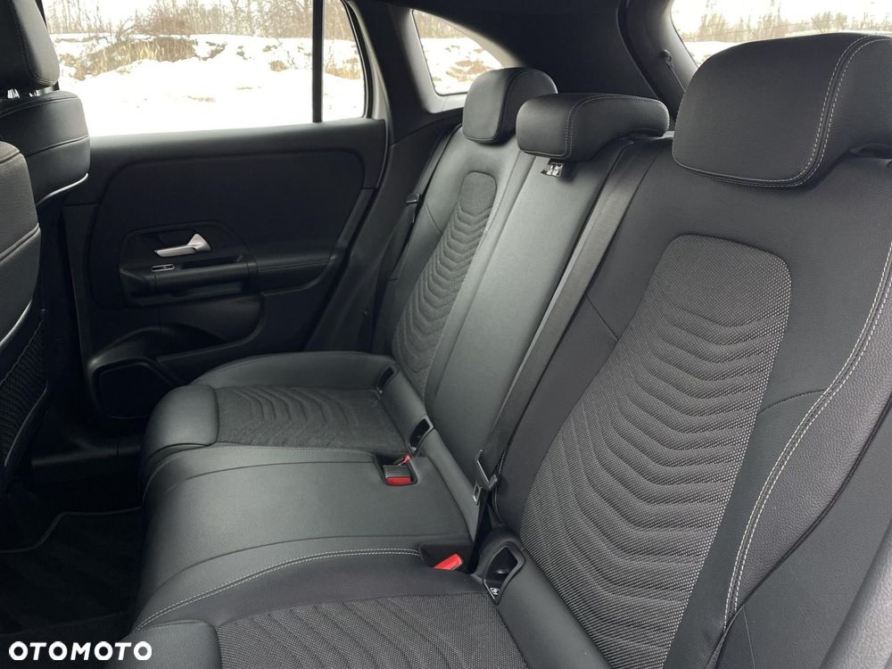 Mercedes-Benz GLA - 24