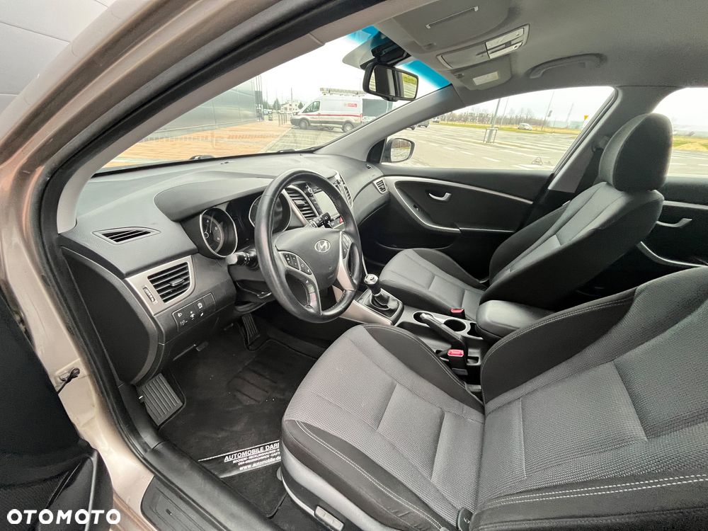 Hyundai i30 blue 1.6 CRDi YES Gold - 9