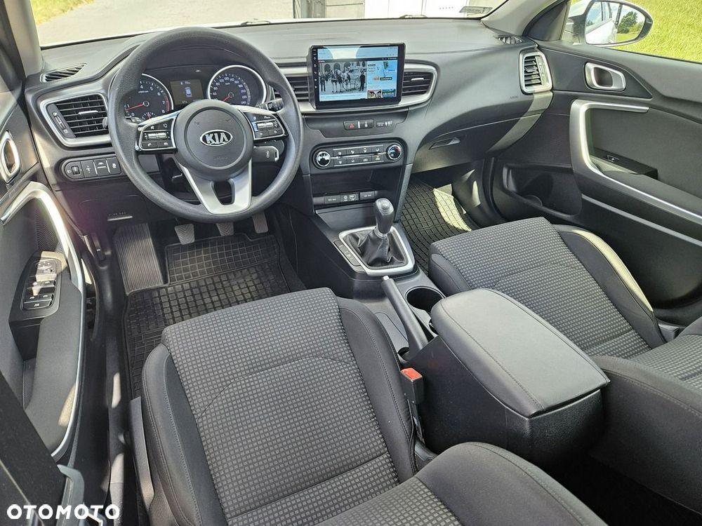 Kia Ceed - 9