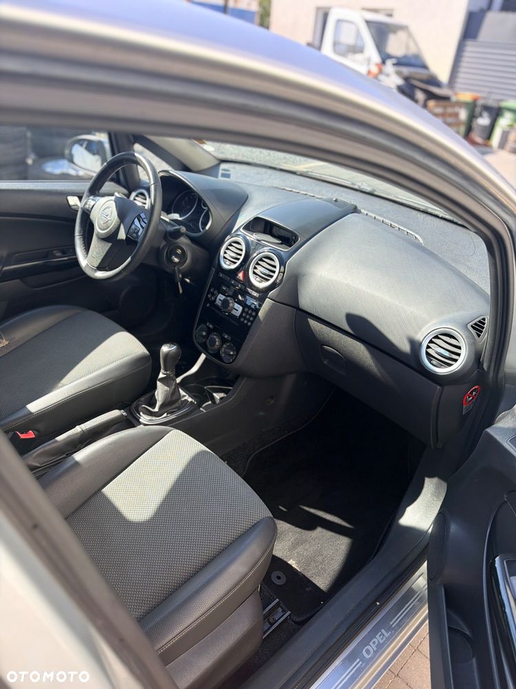 Opel Corsa 1.2 16V Color Edition - 11