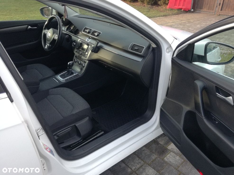 Volkswagen Passat 2.0 TDI Comfortline DSG - 11