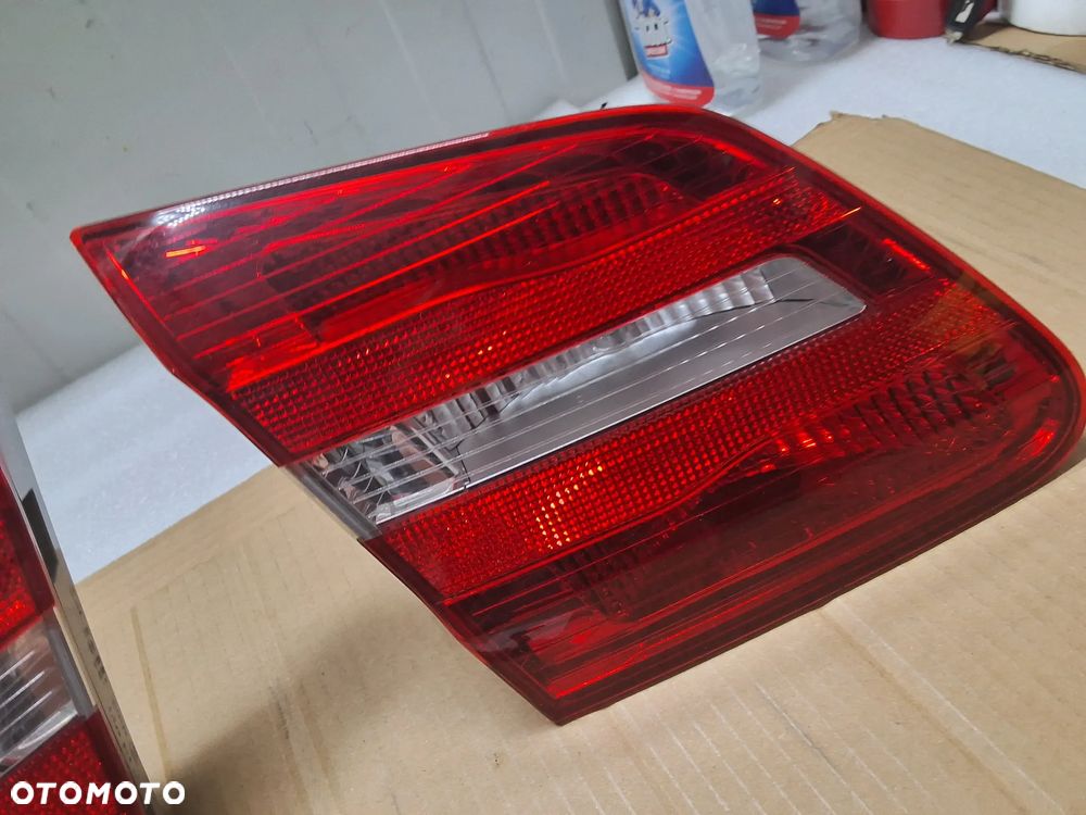 MERCEDES B-KLASA W246 LAMPY TYLNEJ KLAPY BAGAŻNIKA LEWA PRAWA  A2468200864 A2468200764 - 4
