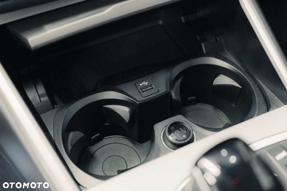 BMW Seria 3 330i Advantage - 28