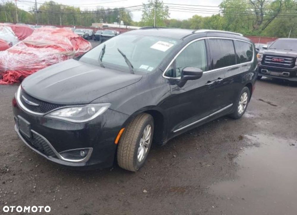 Chrysler Pacifica - 5