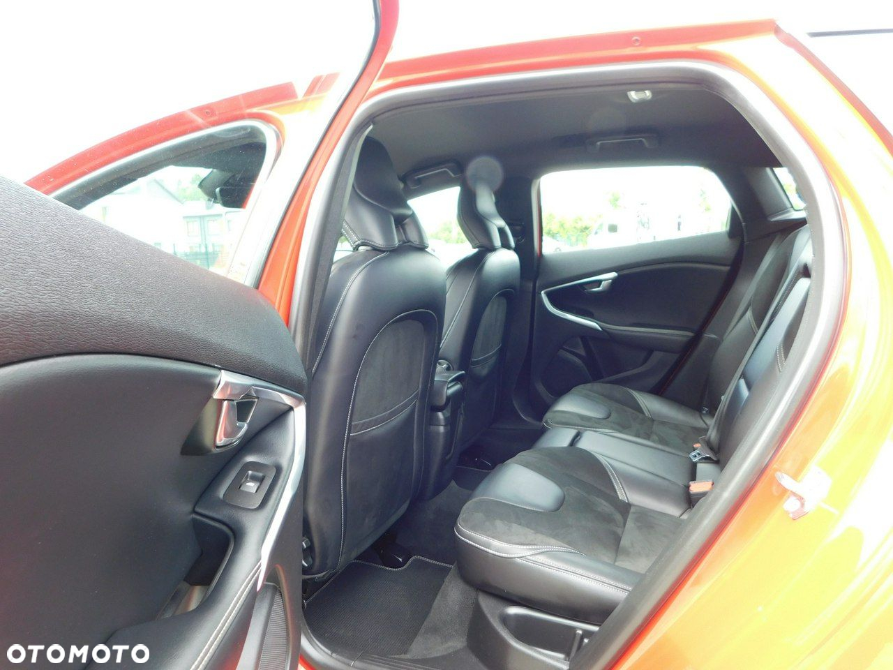 Volvo V40 T3 Drive-E R-Design Momentum - 12