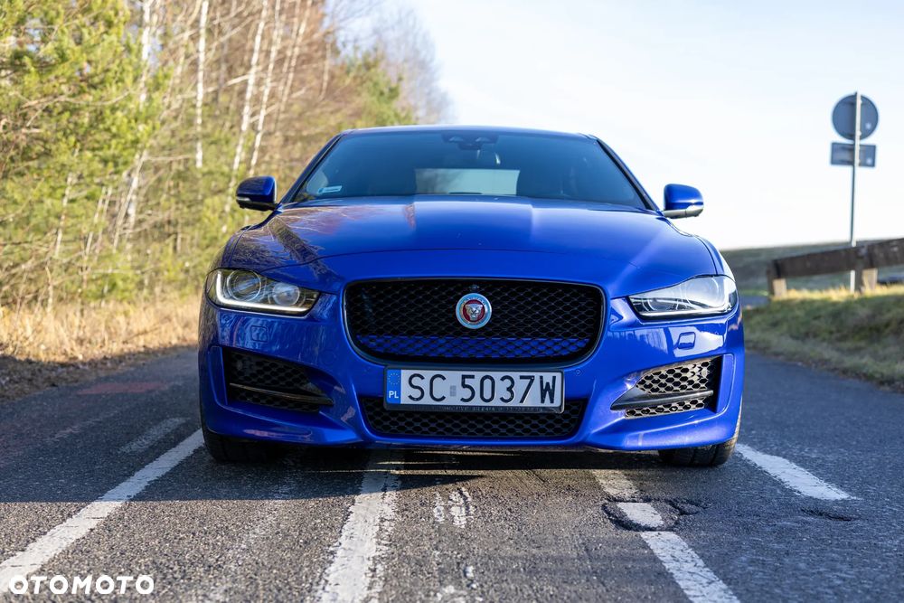 Jaguar XE 2.0 D R-Sport - 4