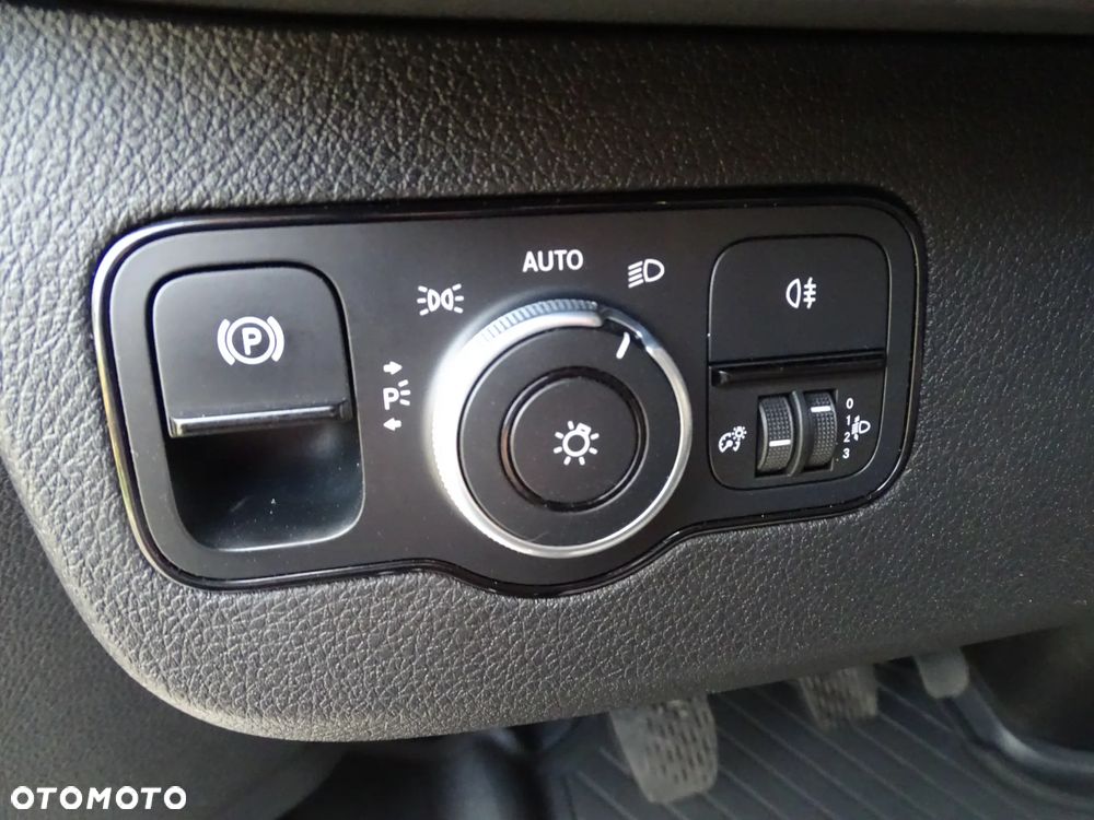 Mercedes-Benz SPRINTER - 25