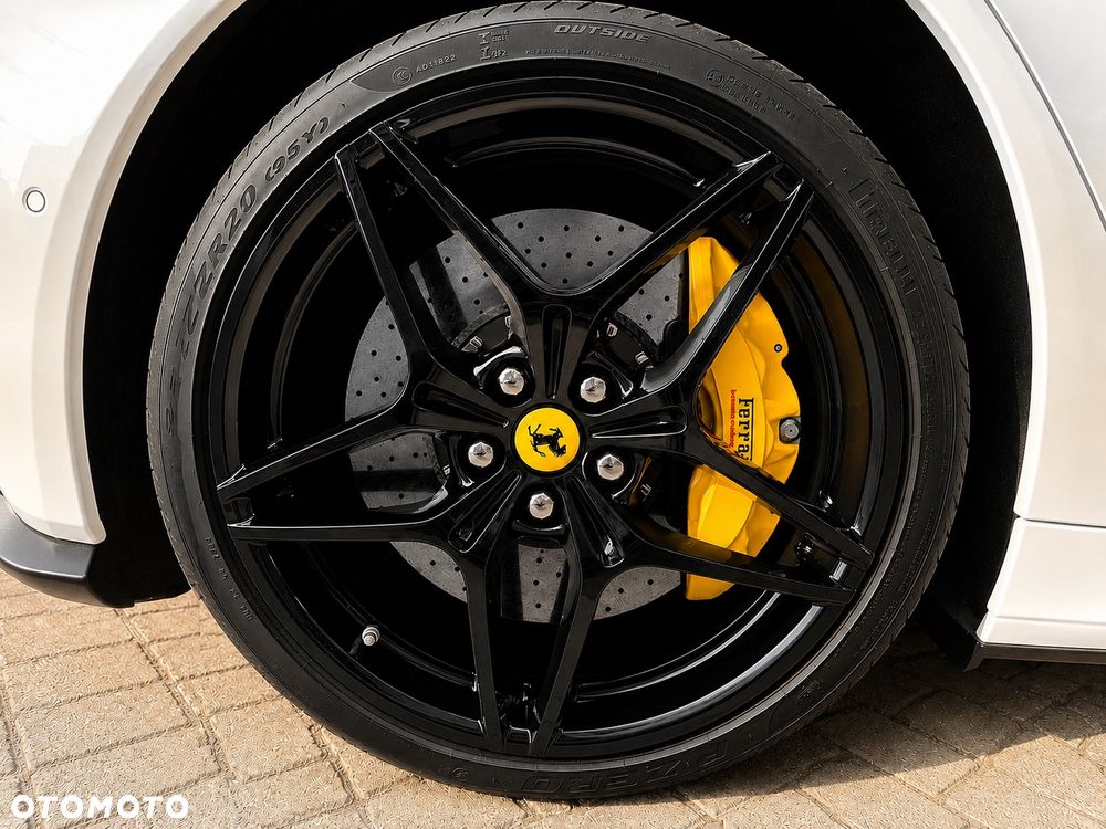 Ferrari California T - 17