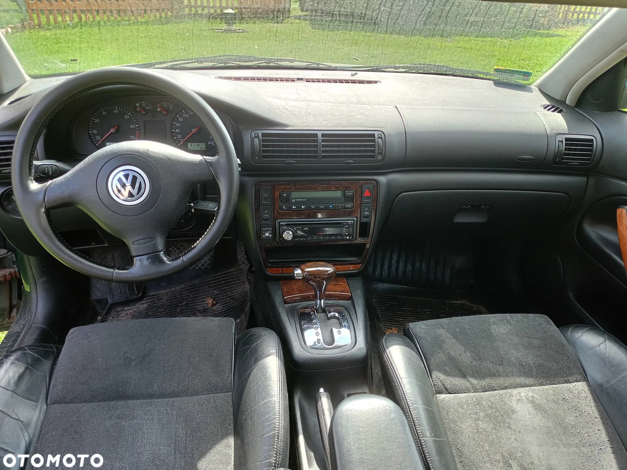 Volkswagen Passat - 12