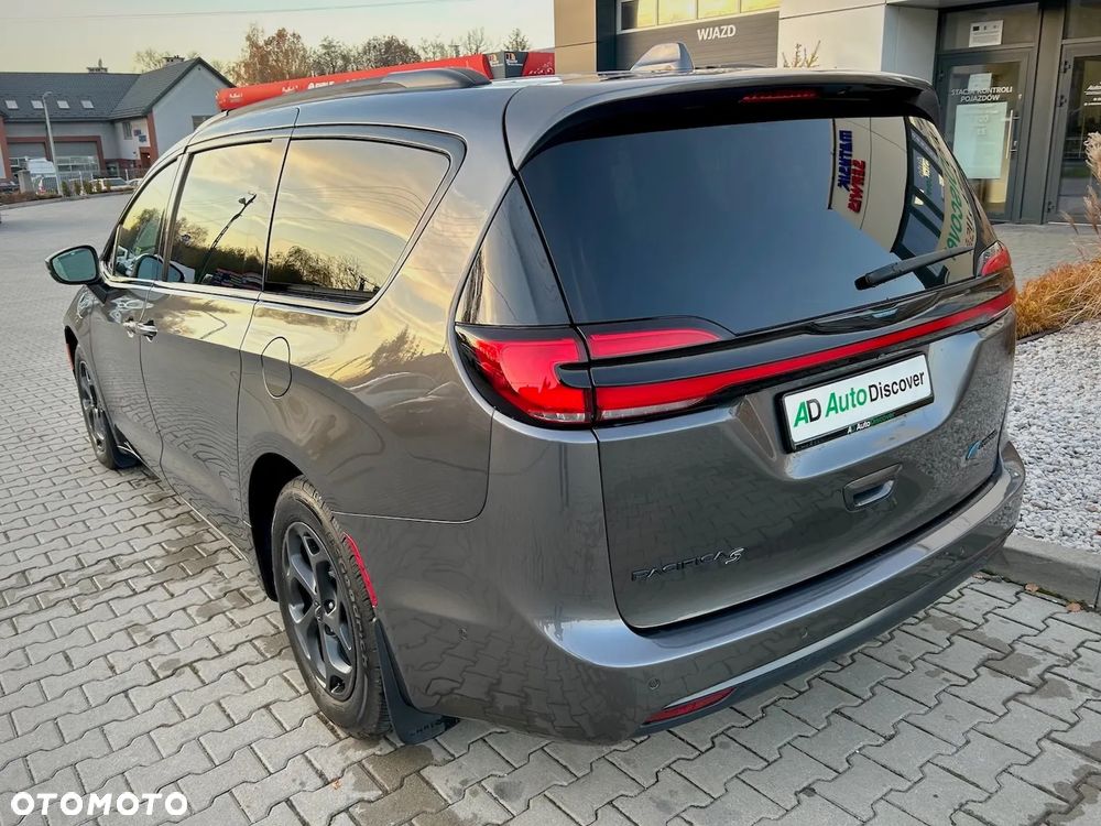 Chrysler Pacifica - 4