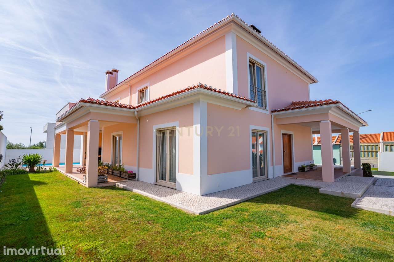 Moradia T4 na Colina Verde com Piscina – Conforto, Modernidade e Efici - Grande imagem: 4/60