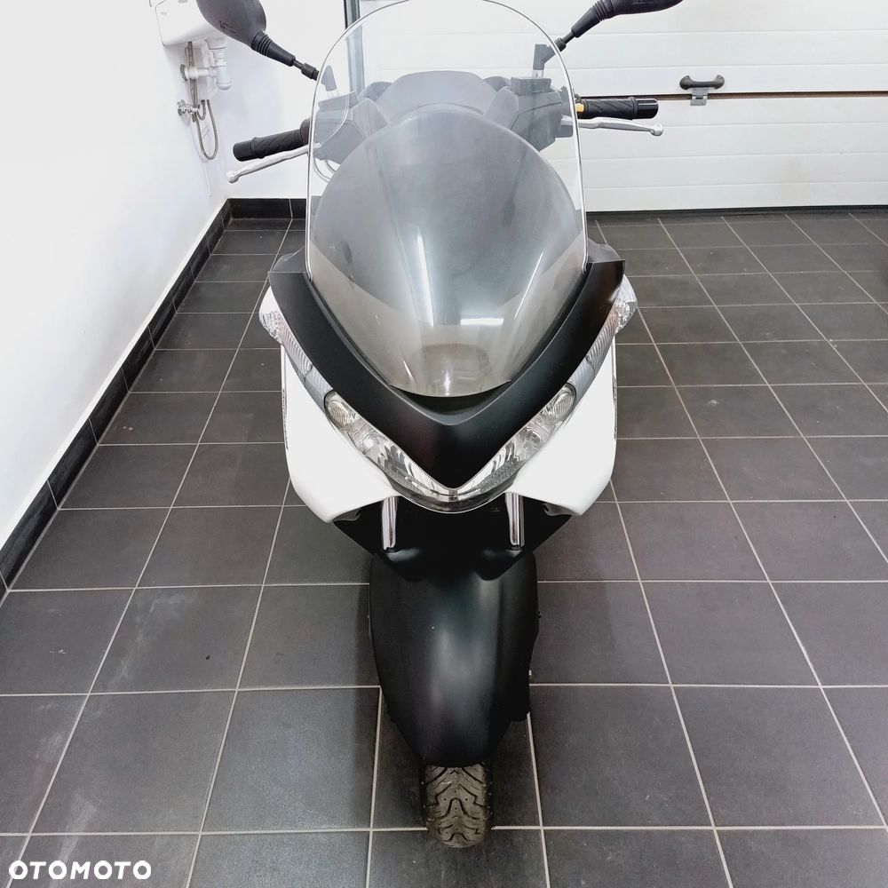 Suzuki Burgman - 4