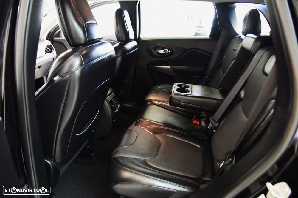 Jeep Cherokee 2.2 D Limited - 37