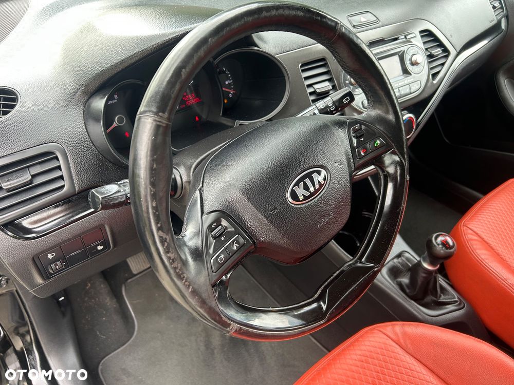 Kia Picanto 1.0 Fifa World Cup Edition - 10